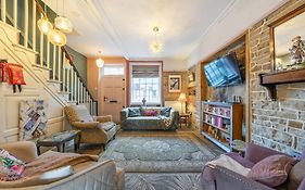 Hebden Bridge - House - Sleeps 8 - Pet Friendly